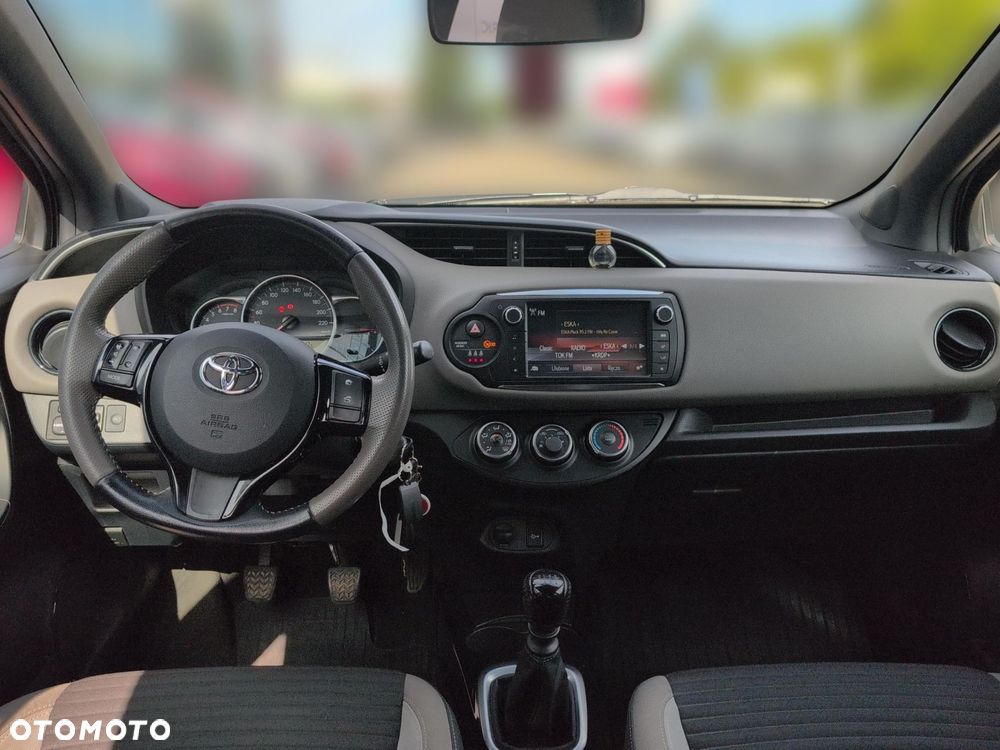 Toyota Yaris 1.33 Selection Platinum - 11