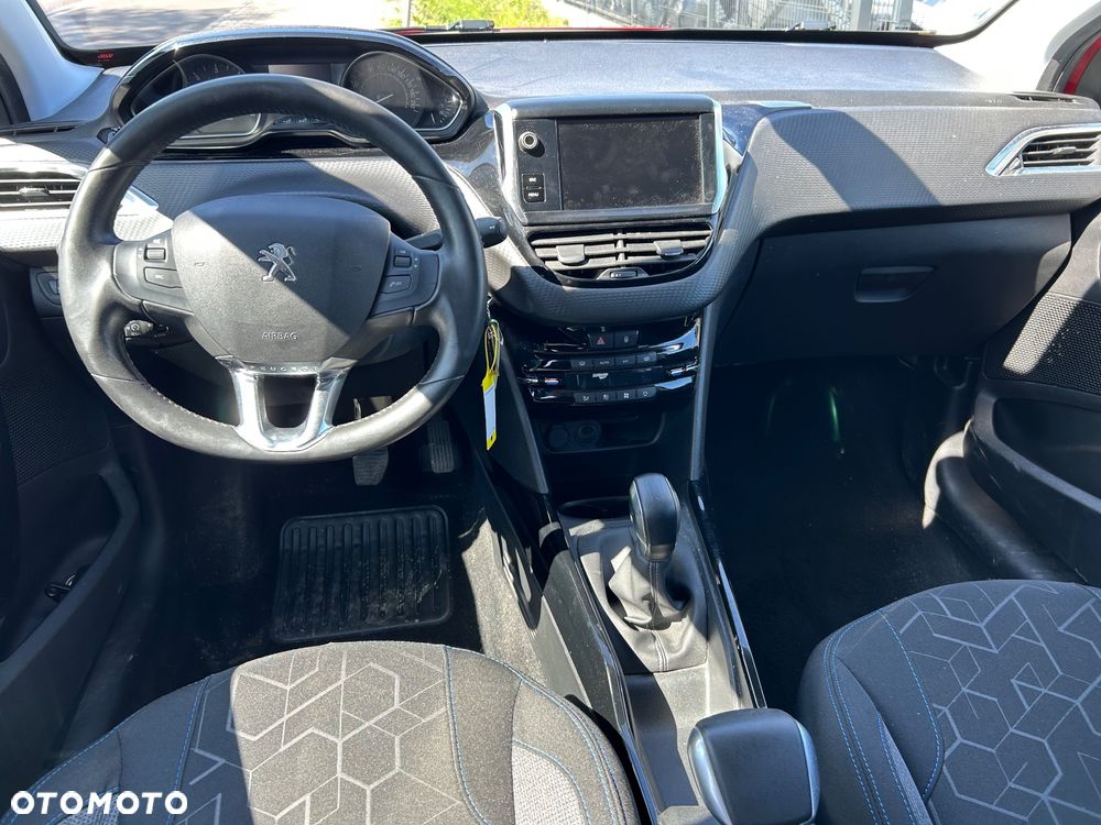 Peugeot 2008 BlueHDi 100 STOP & START Signature - 21