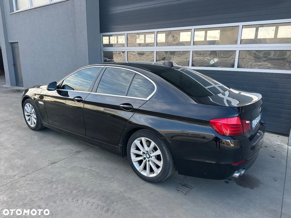 BMW Seria 5 525d xDrive - 4