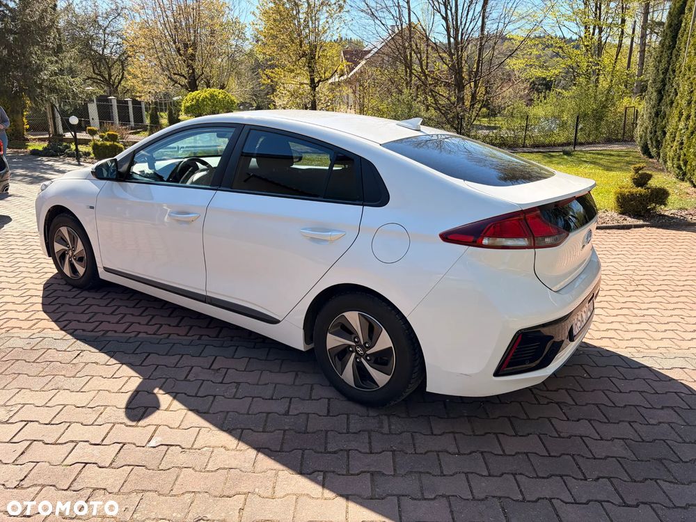 Hyundai IONIQ Hybrid Business - 4
