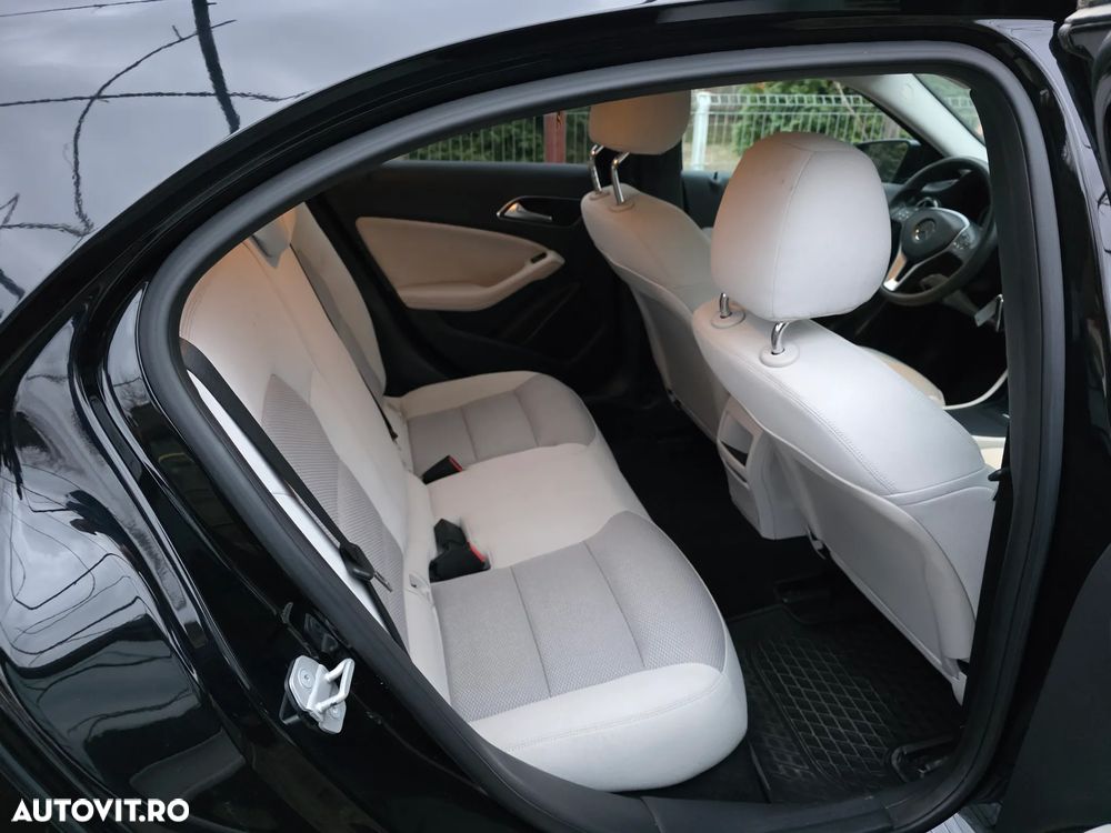 Mercedes-Benz A 180 7G-DCT StreetStyle - 12