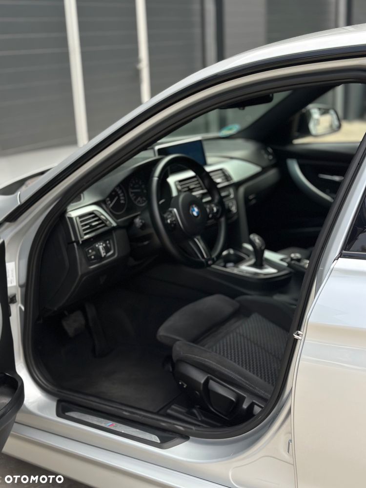 BMW Seria 3 328i Sport Line - 12