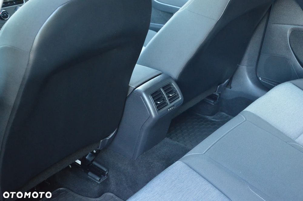 Volkswagen Golf - 32
