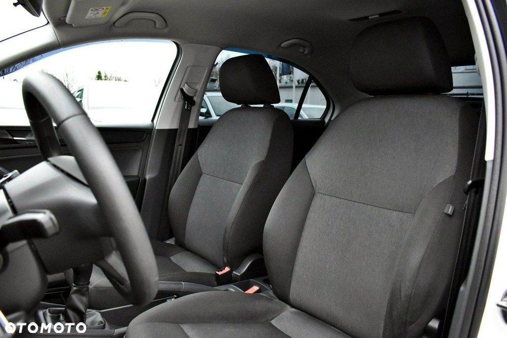 Skoda RAPID 1.0 TSI Active - 11