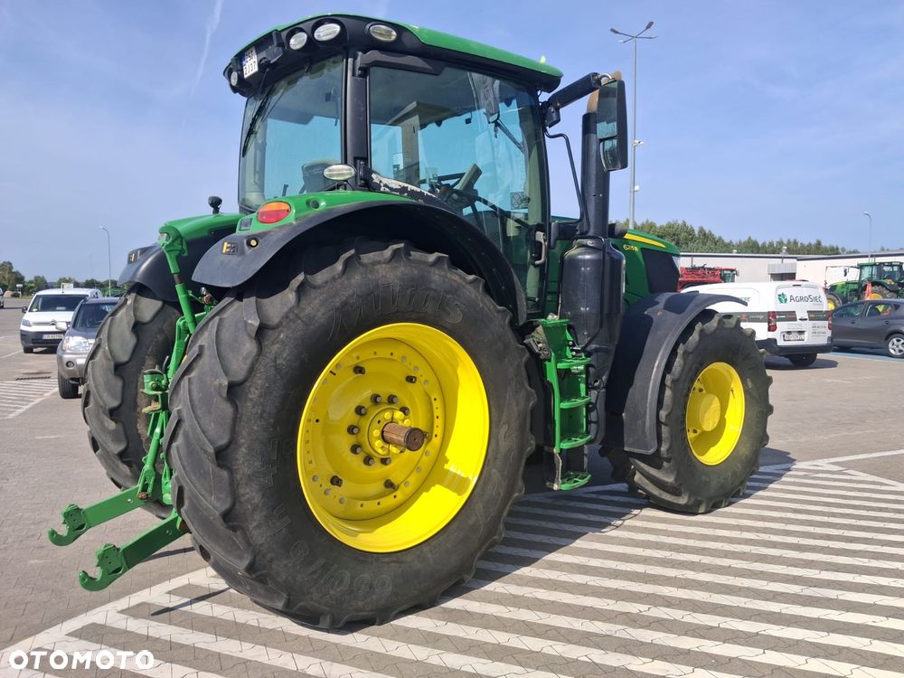 John Deere 6215R - 6