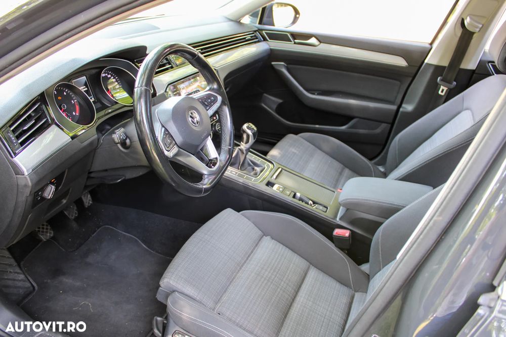Volkswagen Passat 2.0 TDI Comfortline - 9