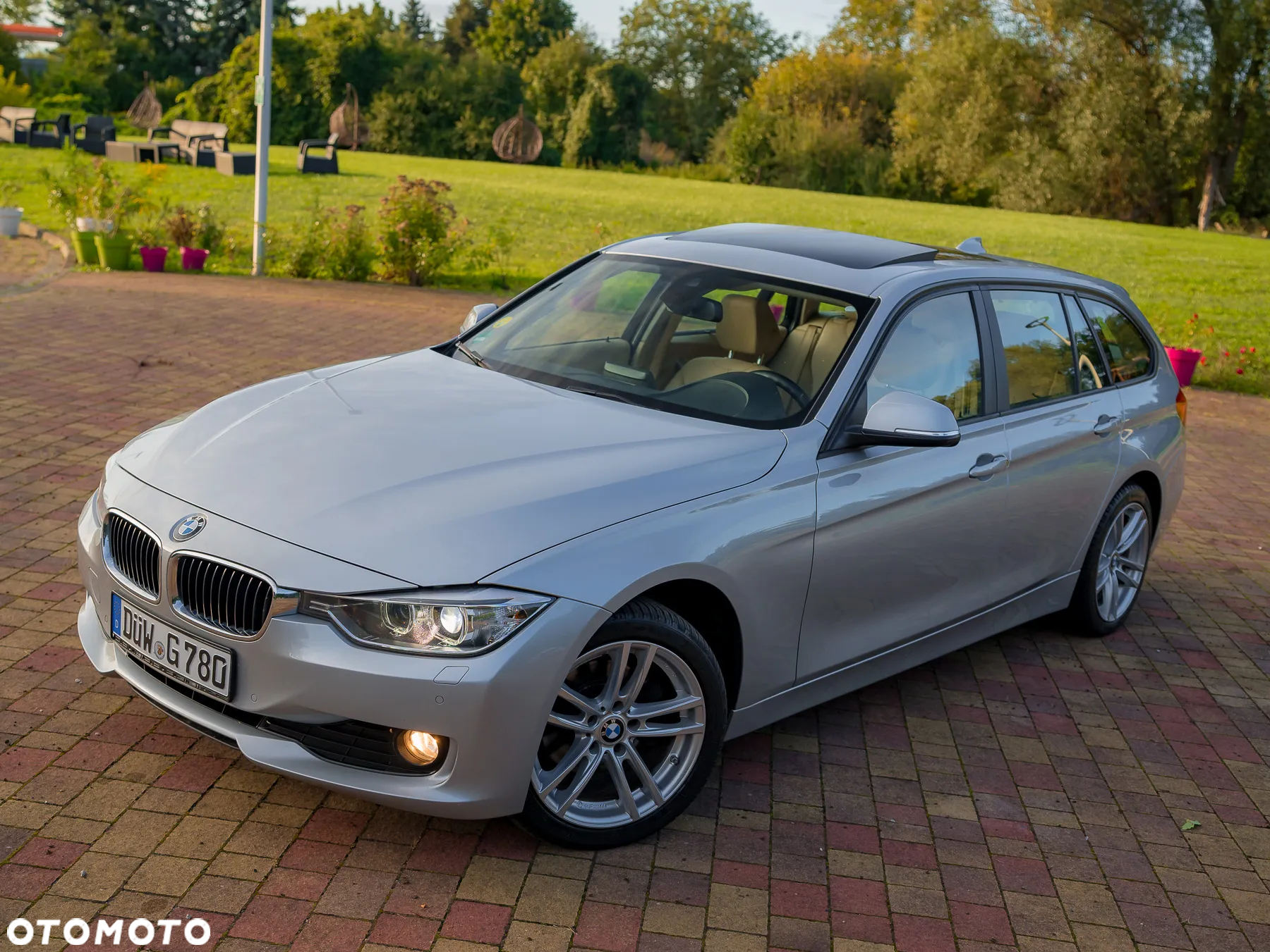 BMW Seria 3 318d xDrive Touring - 13