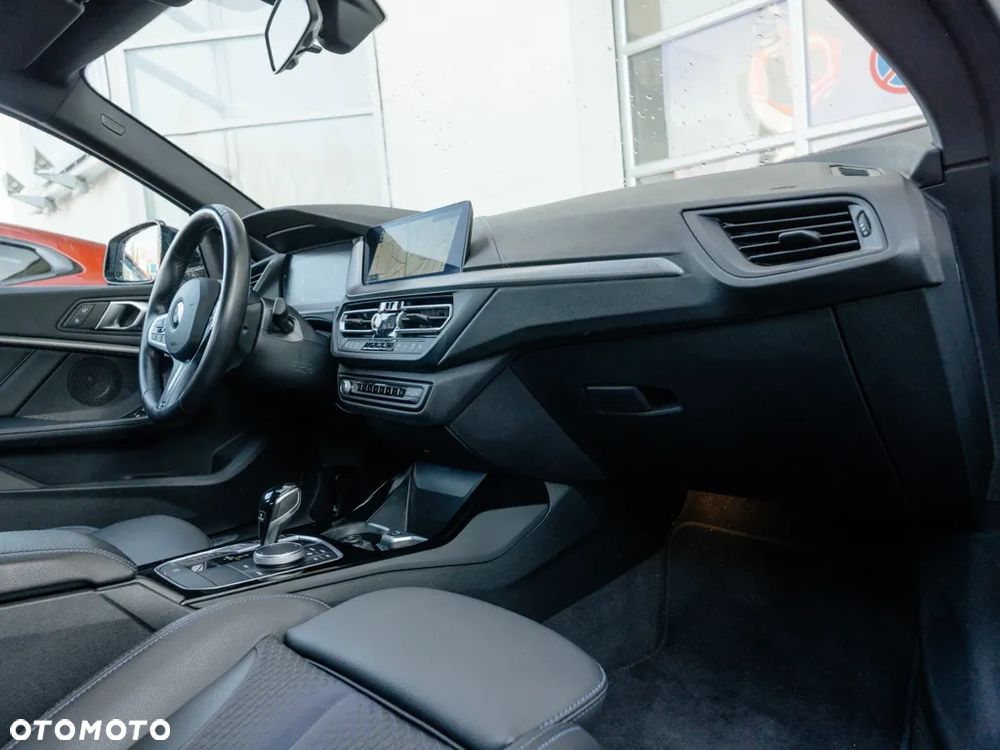 BMW Seria 2 218i M Sport - 8