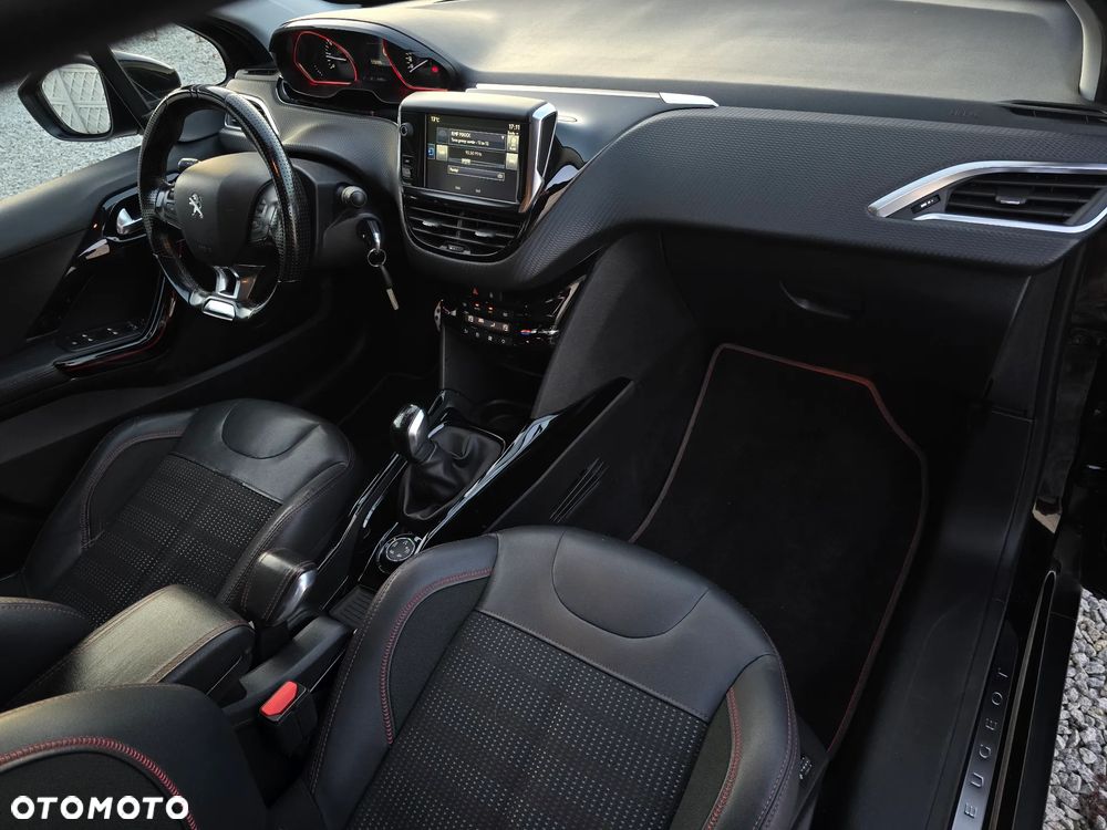 Peugeot 2008 1.2 Pure Tech Allure S&S - 21