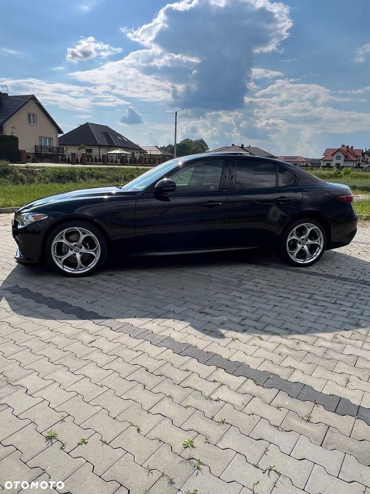 Alfa Romeo Giulia 2.0 Turbo 16V AT8-Q4 Veloce Ti - 3