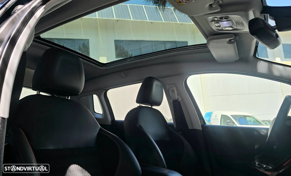 Peugeot 2008 1.2 PureTech GT Line - 24
