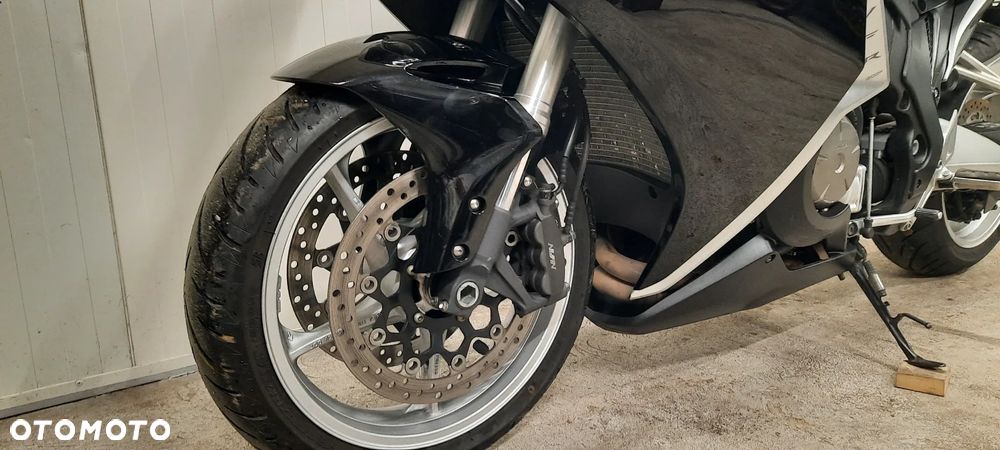 Honda VFR - 8