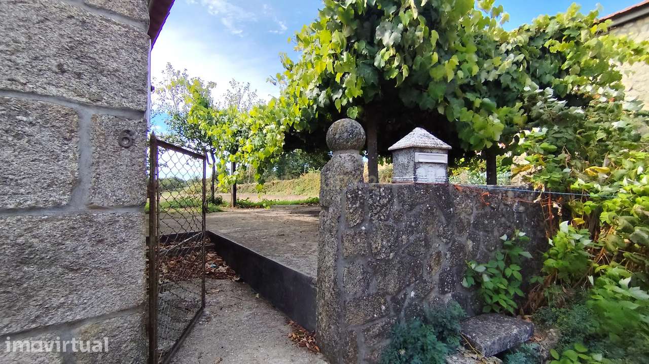 MORADIA COM TERRENO E VISTAS PARA A ALBUFEIRA DO ALTO RABAGÃO - Grande imagem: 5/43