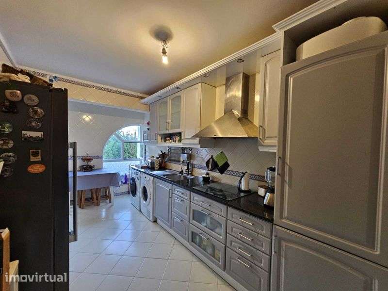 Duplex na Av. Dos Descobrimentos Portais da Arrábida - Quinta do Anjo - Grande imagem: 2/12