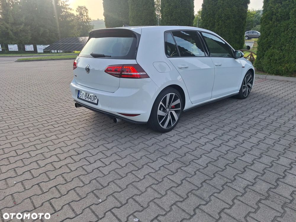 Volkswagen Golf - 11