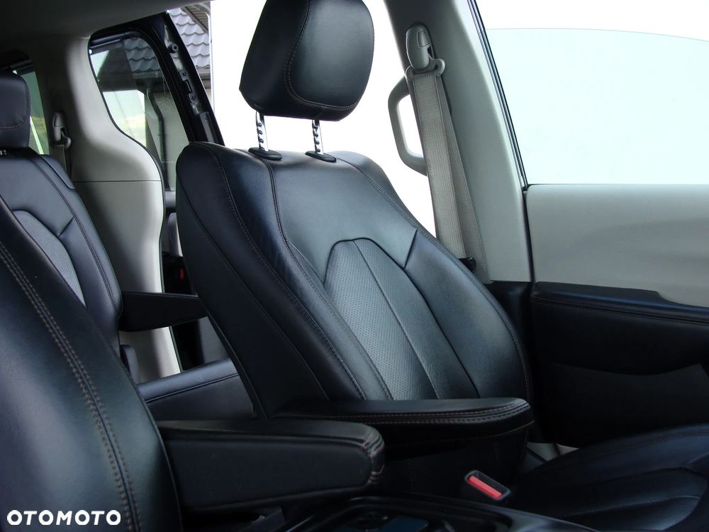 Chrysler Pacifica - 11