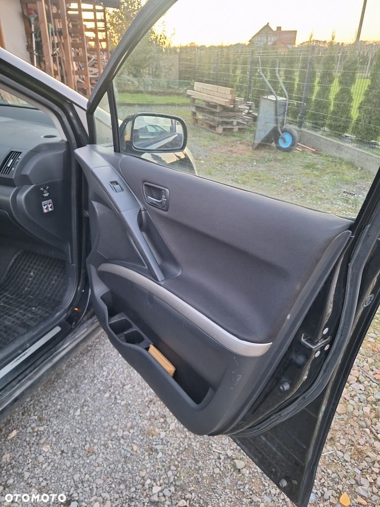 Toyota Corolla Verso 2.2 D-4D Gold - 17