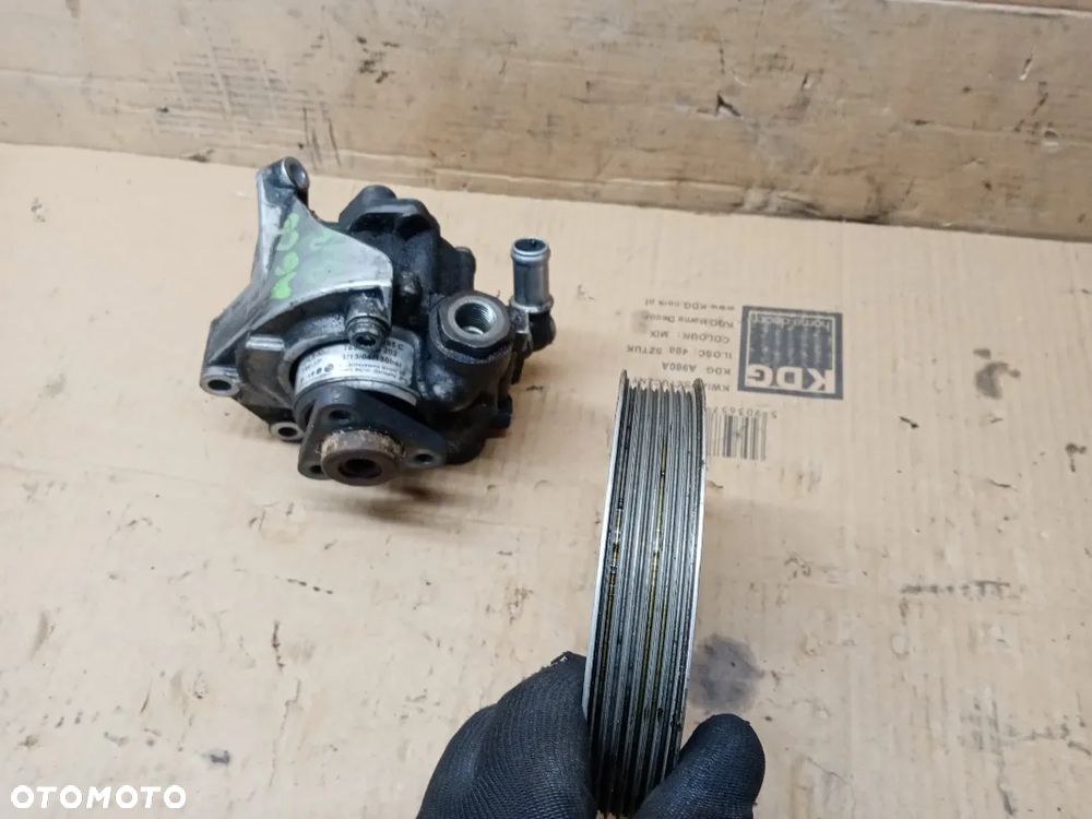 Pompa wspomagania kierownicy Audi A6 C6 3.2 FSI 4F0145155C 06E145393A - 3