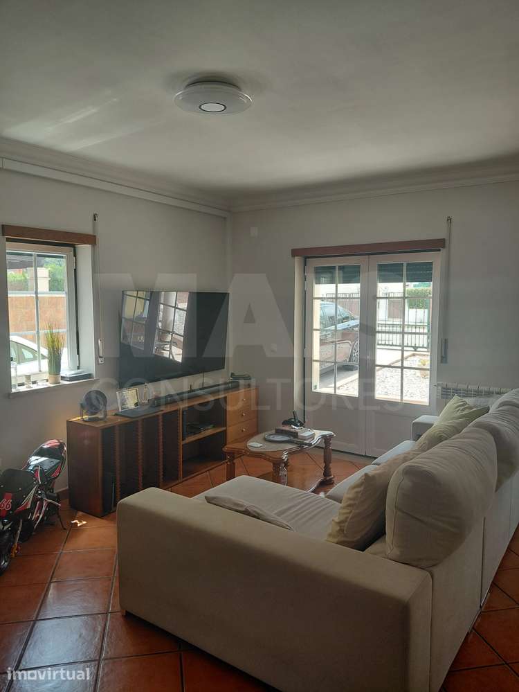 Moradia T4 com Jardim, Garagem e Churrasqueira no Centro de Olho Ma... - Grande imagem: 4/21