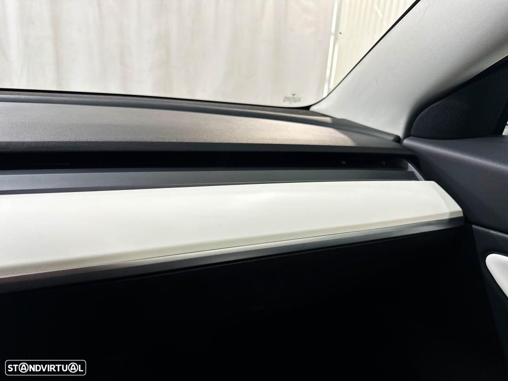Tesla Model 3 Long-Range Dual Motor AWD - 32