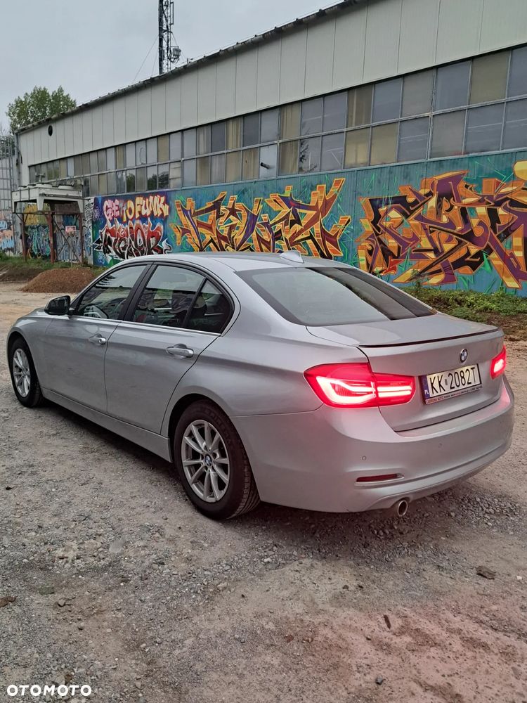 BMW Seria 3 318d - 10