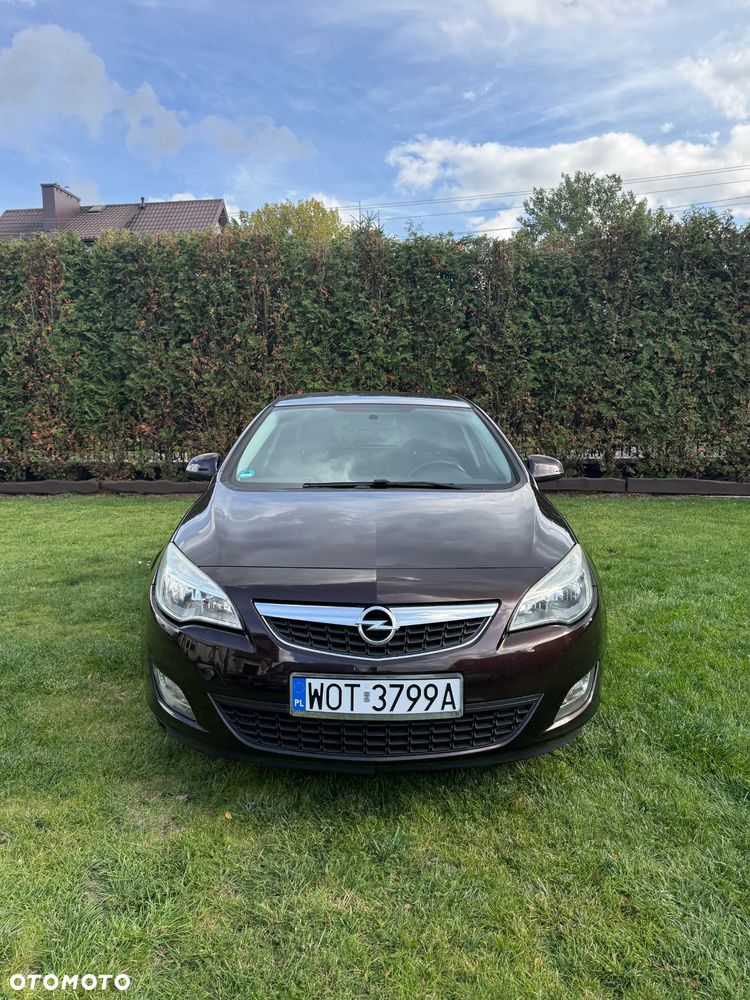 Opel Astra 2012 photo 2