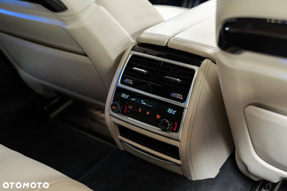 BMW Seria 7 750d xDrive sport - 36