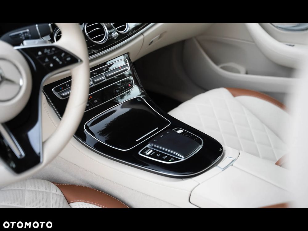 Mercedes-Benz Klasa E 400 d 4-Matic AMG/Avantgarde - 29