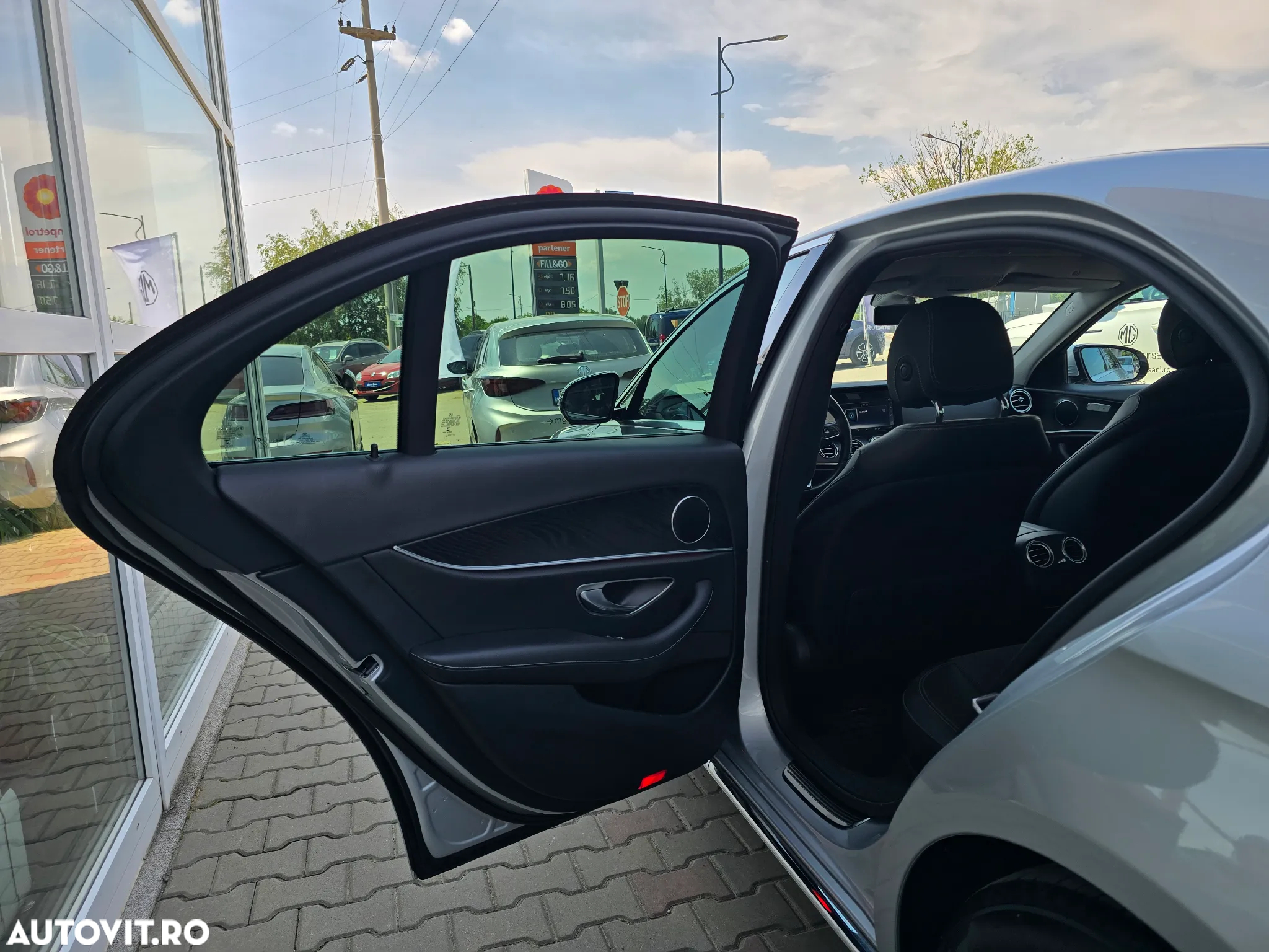 Mercedes-Benz E 200 4Matic 9G-TRONIC - 14