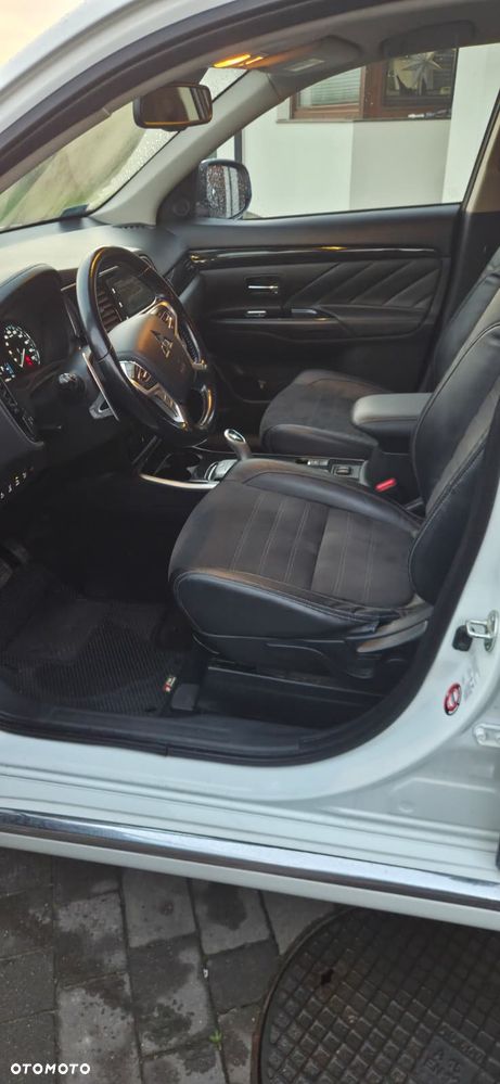 Mitsubishi Outlander 2.0 4WD Plus - 11