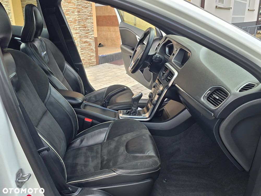 Volvo V40 D2 R Design - 29