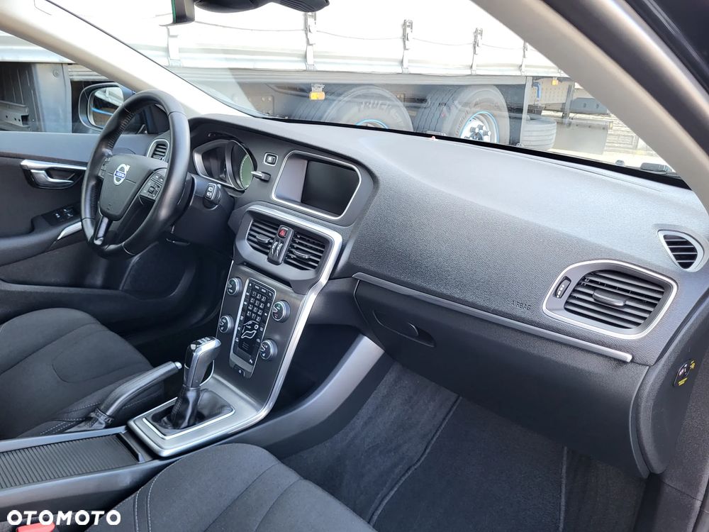Volvo V40 T2 Momentum - 30