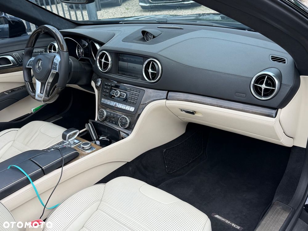 Mercedes-Benz SL 63 AMG - 25