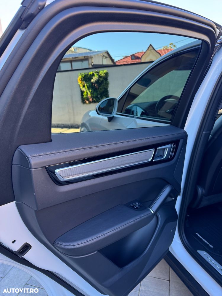 Porsche Cayenne Coupe Standard - 10