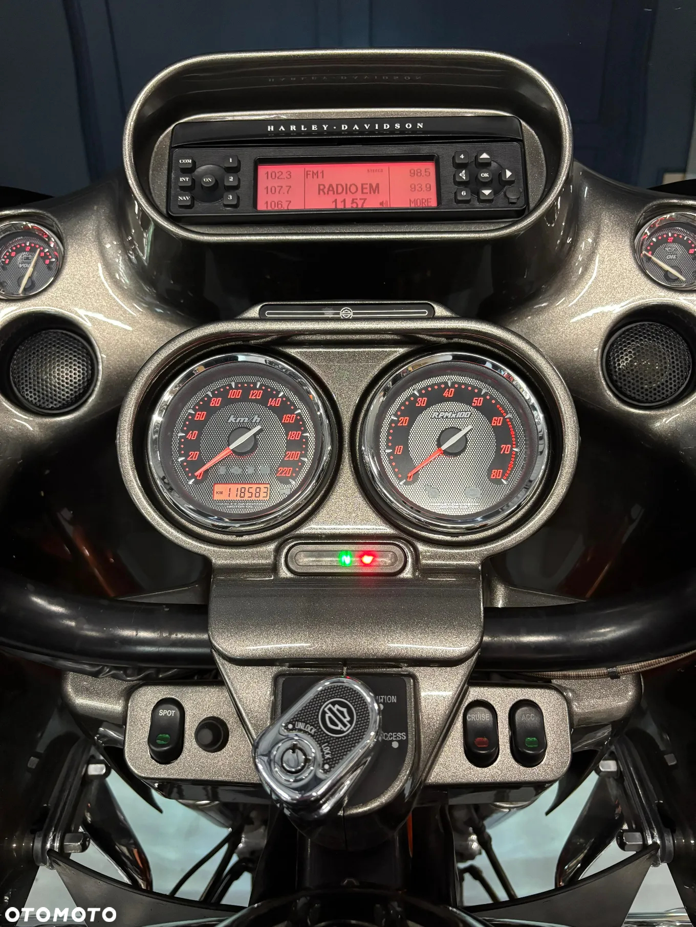 Harley-Davidson Touring Road Glide - 9