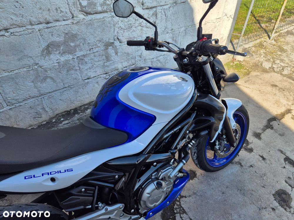 Suzuki Gladius - 6