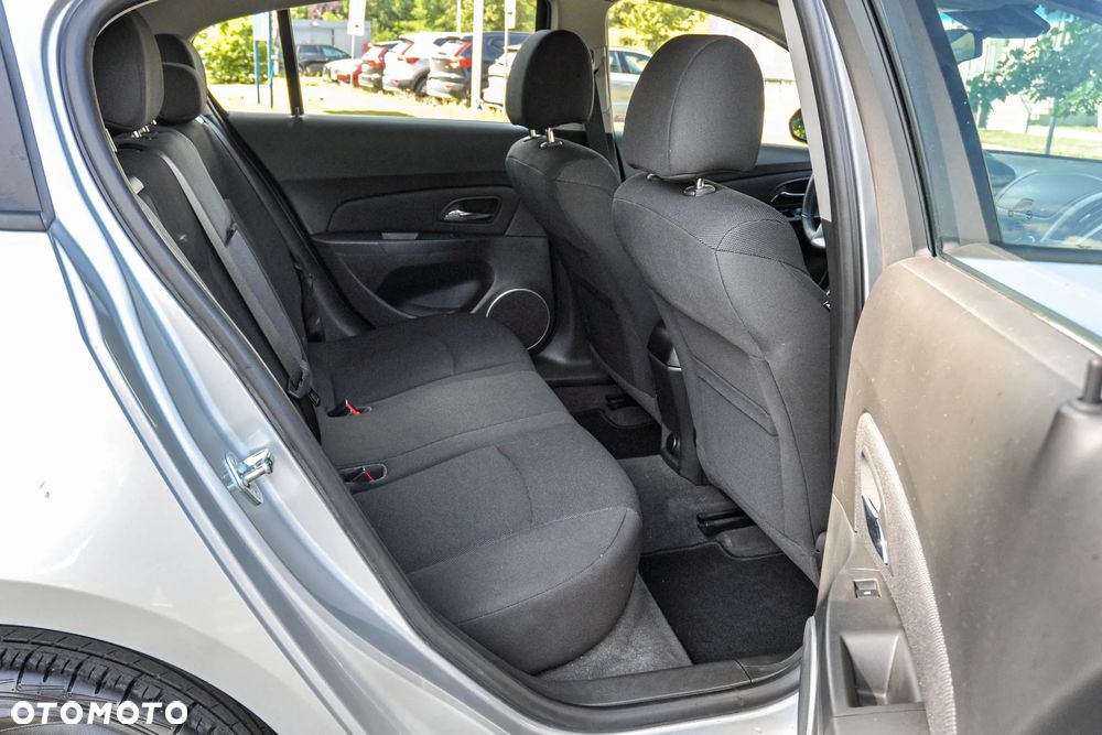 Chevrolet Cruze - 12