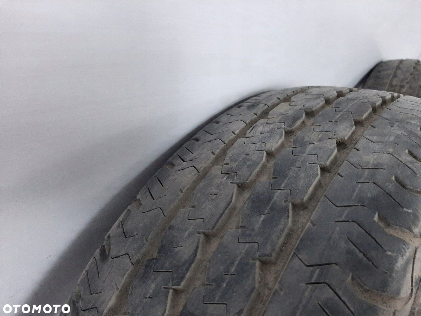 OPONY LETNIE PIRELLI CHRONO 205/70R15C 106/104R DOT 2009 BIEZNIK 8MM - 7