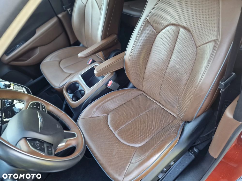 Chrysler Pacifica - 20