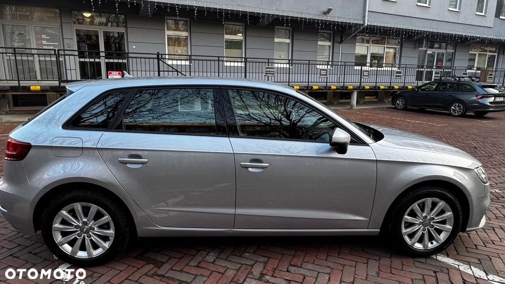 Audi A3 Sportback 1.6 TDI S tronic - 4