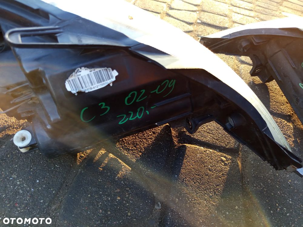 REFLEKTOR PRAWY CITROEN C3 02-09 - 6