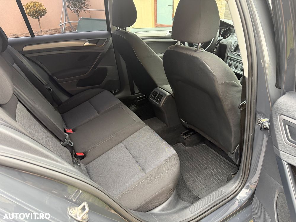 Volkswagen Golf - 11