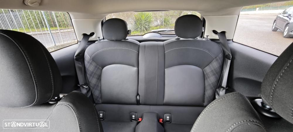 MINI 3 Portas Cooper D - 18