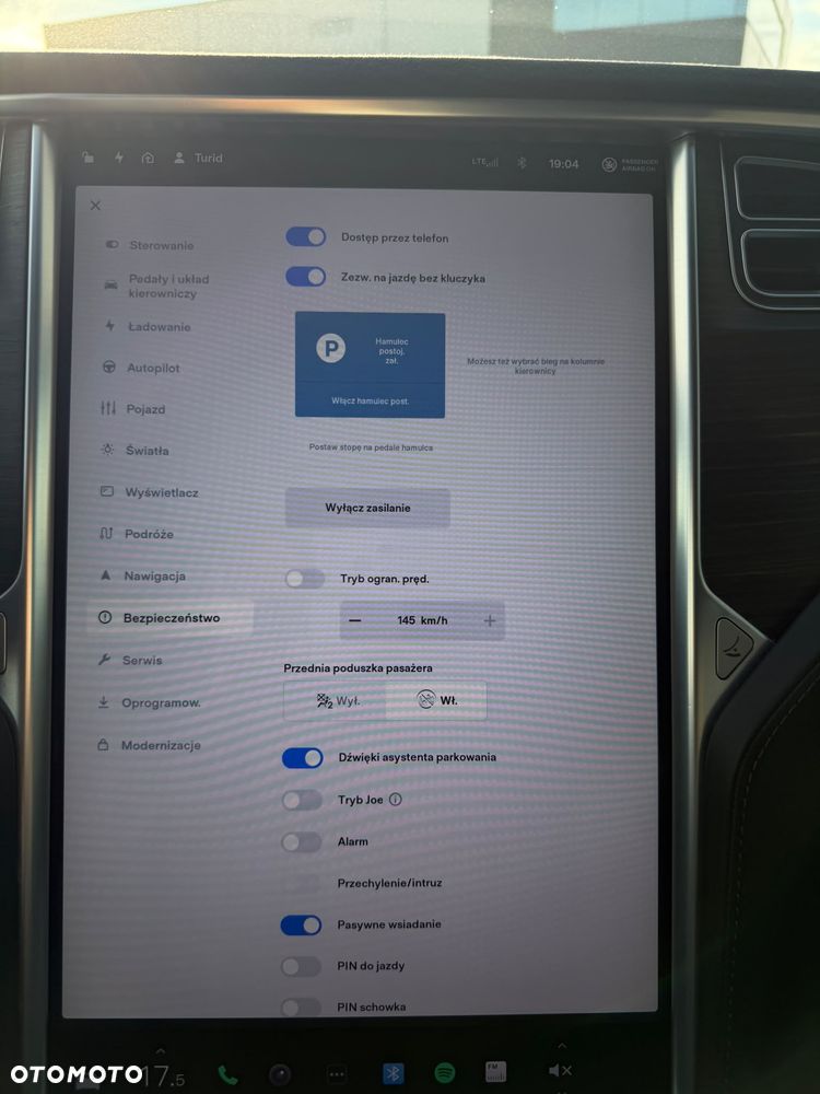 Tesla Model S - 32