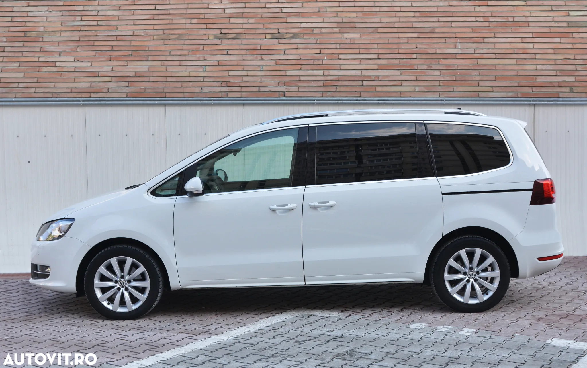 Volkswagen Sharan 2.0 TDI DSG (BlueMotion Technology) Highline - 24