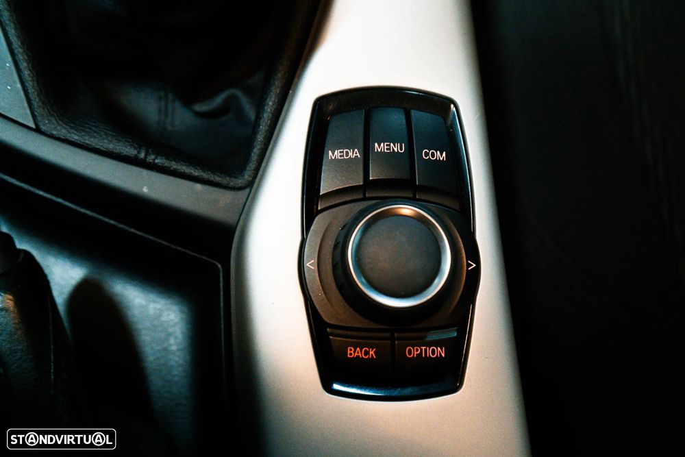 BMW 116 d Line Urban - 27