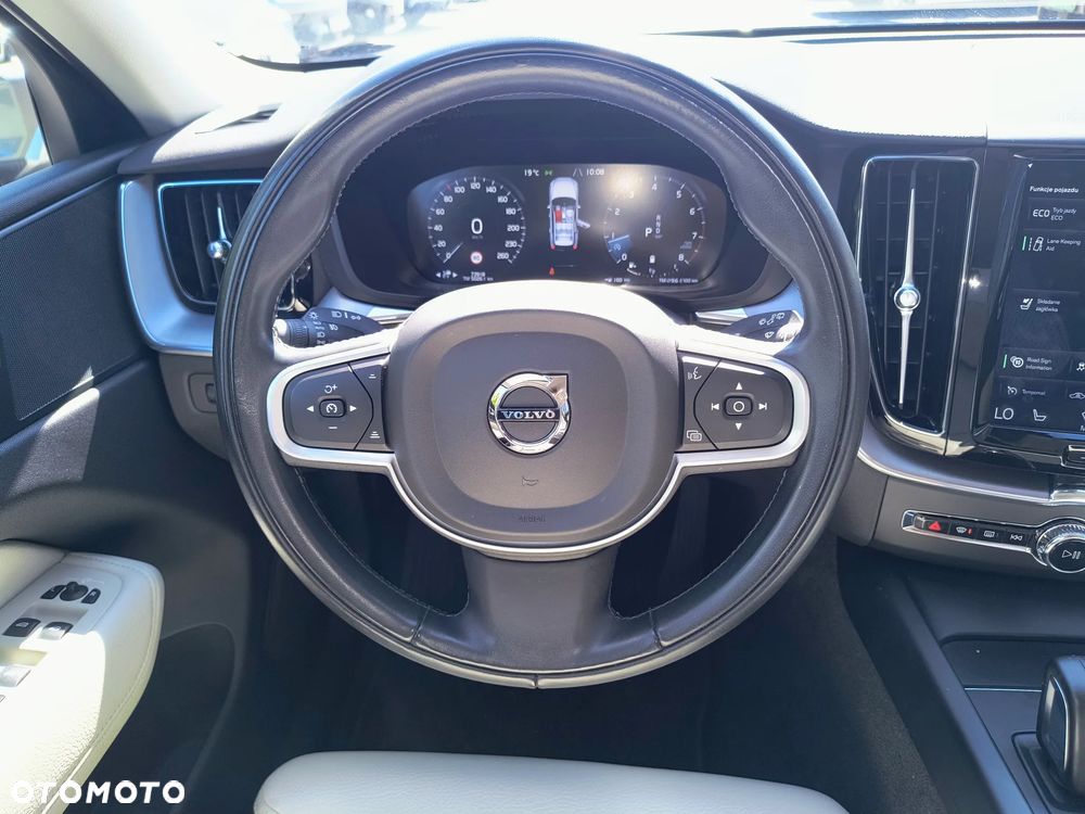 Volvo XC 60 B5 B AWD Momentum - 32