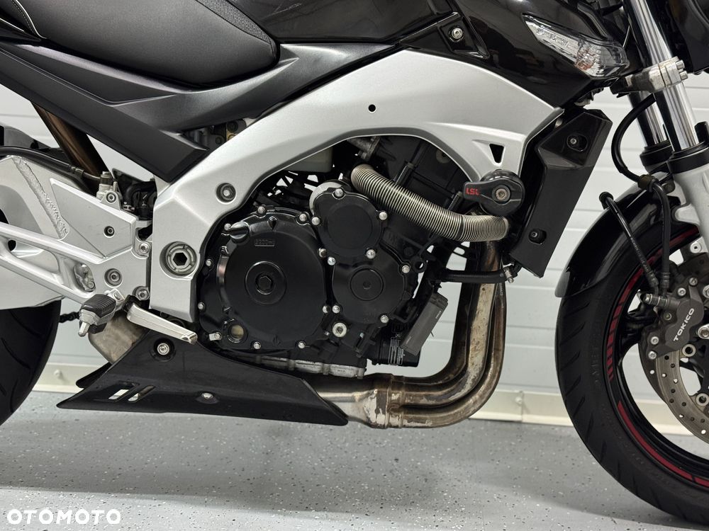 Suzuki GSR - 8
