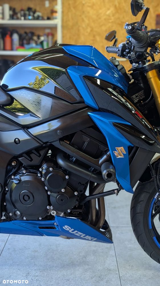 Suzuki GSX - 7