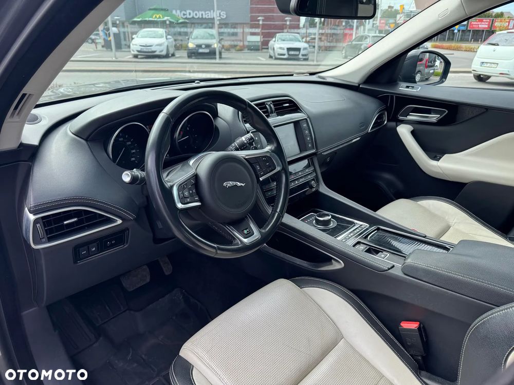 Jaguar F-Pace 20d AWD R-Sport - 24